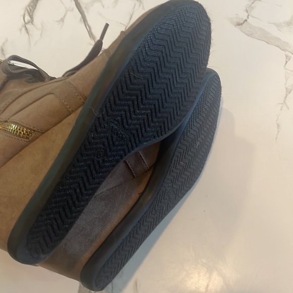 Women’s Taupe,Gold, Lace up Wedge Sneakers,Ankle Boots,Faux Suede,Size 8 - Picture 7 of 9